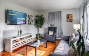 Comfortable Home Close to Everything Near Downtown
